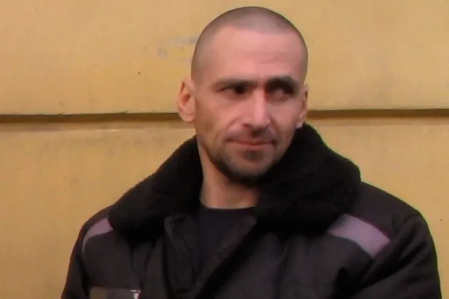 Родственники и сослуживцы сообщают о пропаже Андрея Кийко — осужденного за серию нападений и убийств. Ранее он заключил контракт с Минобороны, был ранен и отмечен медалью; точная судьба неизвестна.