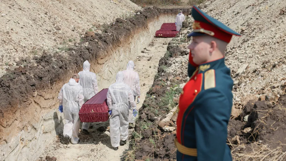 Анализ поимённых списков, реестров наследственных дел и судебной статистики показывает, что минимальные потери российских вооружённых сил с начала полномасштабного вторжения до конца 2025 года оцениваются в 352 тыс. человек.