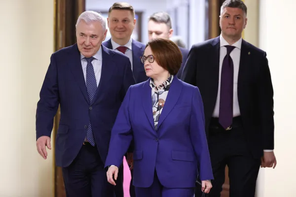 Чиновники и представители банков называют Максима Орешкина, Петра Фрадкова и Андрея Костина возможными претендентами на место Эльвиры Набиуллиной; ее срок полномочий истекает в июне 2027 года.