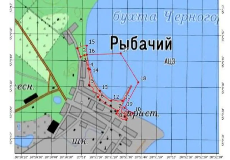Минприроды отказало в согласовании строительства стеклянного 21‑метрового гостиничного комплекса в посёлке Рыбачий на территории национального парка «Куршская коса». Экологи называли проект «Стена смерти» из‑за угрозы для мигрирующих птиц и редких видов.