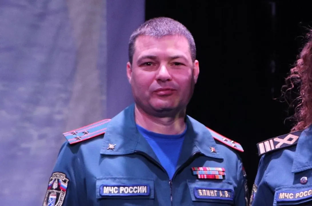 Полковник внутренней службы Антон Клинг приступил к обязанностям руководителя управления МЧС по Республике Карелия. Ранее он был первым заместителем начальника главка МЧС по Ленинградской области; его предшественником был генерал-майор Владимир Бирючков.