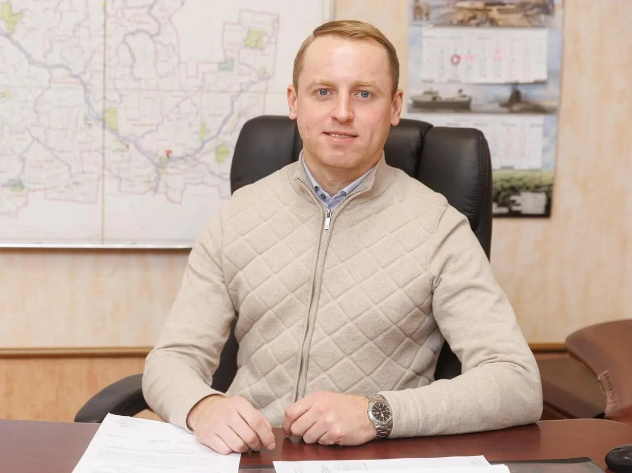 Правительство региона и Минприроды подтвердили задержание Антона Егорова; ему вменяют злоупотребление полномочиями, следователи комментариев не дают.