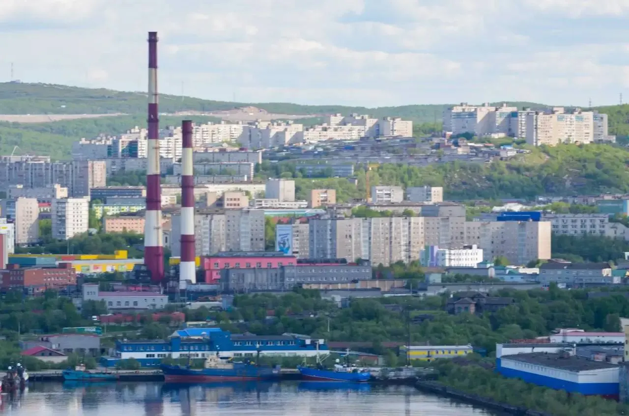 По благоприятному прогнозу погоды в Мурманске подписано постановление о завершении отопительного сезона: подача тепла в жилом фонде и зданиях общественного назначения остановится с 8:00 четверга, 21 мая.