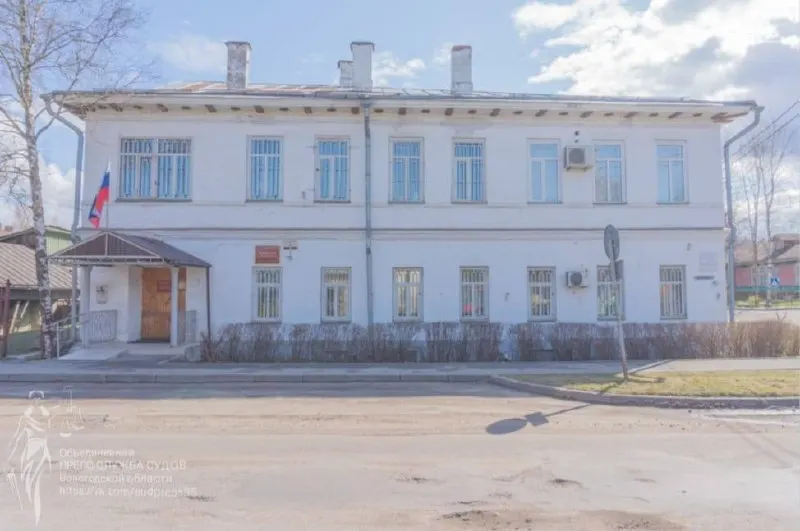 Суд признал нарушение прав жительницы Белозерска: отсутствие жизненно необходимого препарата в аптеке привело к компенсации морального вреда.