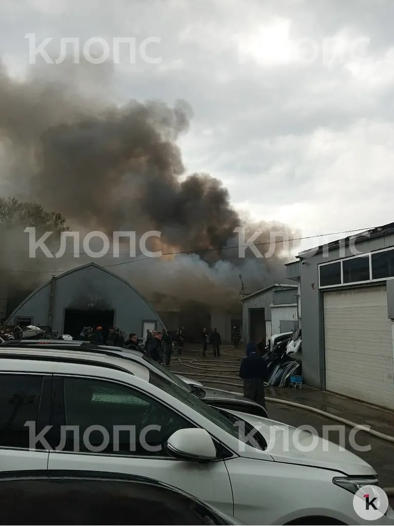 Днём 18 мая в Калининграде вспыхнул пожар в автосервисе на улице Менделеева: огонь охватил около 70 кв. м. Информации о пострадавших и причинах возгорания пока нет.