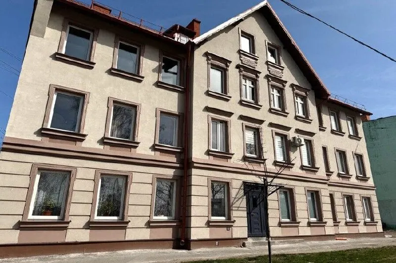 В Калининграде завершили ремонт фасада исторического дома на проспекте Победы, 128: восстановили декор, устранили трещины и укрепили углы здания.