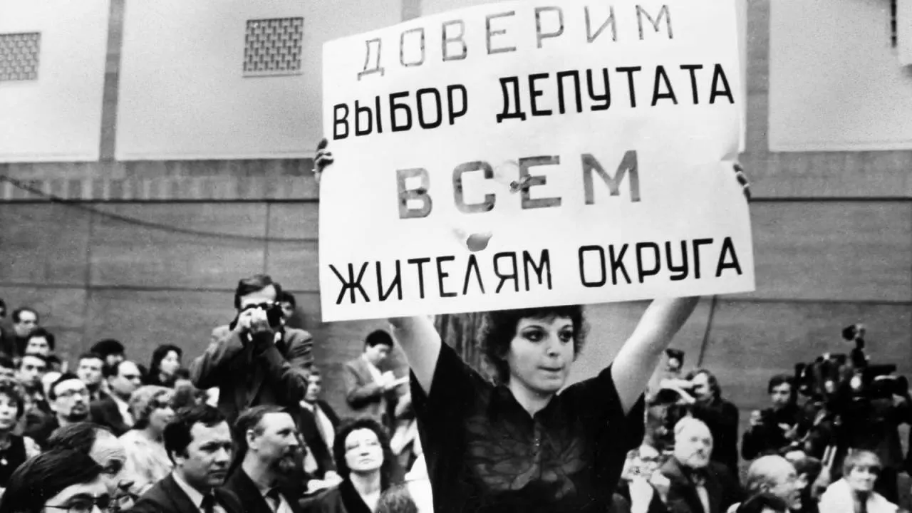 В 1989 году в СССР прошли первые за десятилетия альтернативные выборы народных депутатов. Хронология, механизм, спорные моменты и итоговый состав избранных.