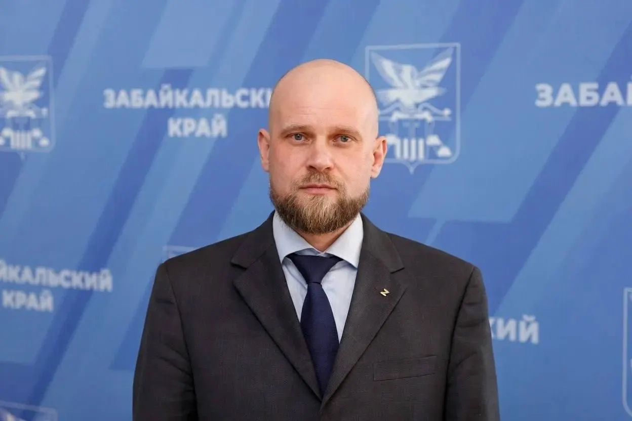 Алексей Юсупов покинул пост министра жилищно‑коммунального хозяйства Забайкальского края. Исполняющим обязанности назначен Андрей Чибисов — инженер по образованию с многолетним опытом в сфере строительства и ЖКХ.