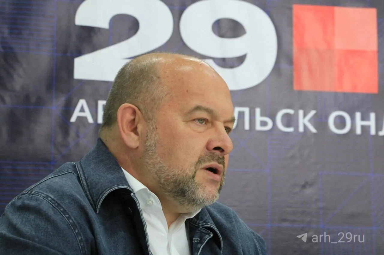 По данным ЕГРЮЛ, 18 мая Игорь Орлов стал временным гендиректором завода, выпускающего военную технику. Он отказался от комментариев.