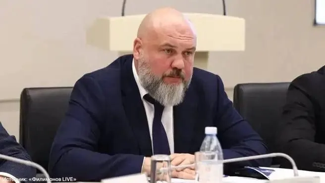 В Петербурге задержан бывший вице‑губернатор Вологодской области Иван Иноземцев после конфликта в баре; впоследствии он ушёл в отставку, губернатор заявил о расследовании и призвал наказать причастных.