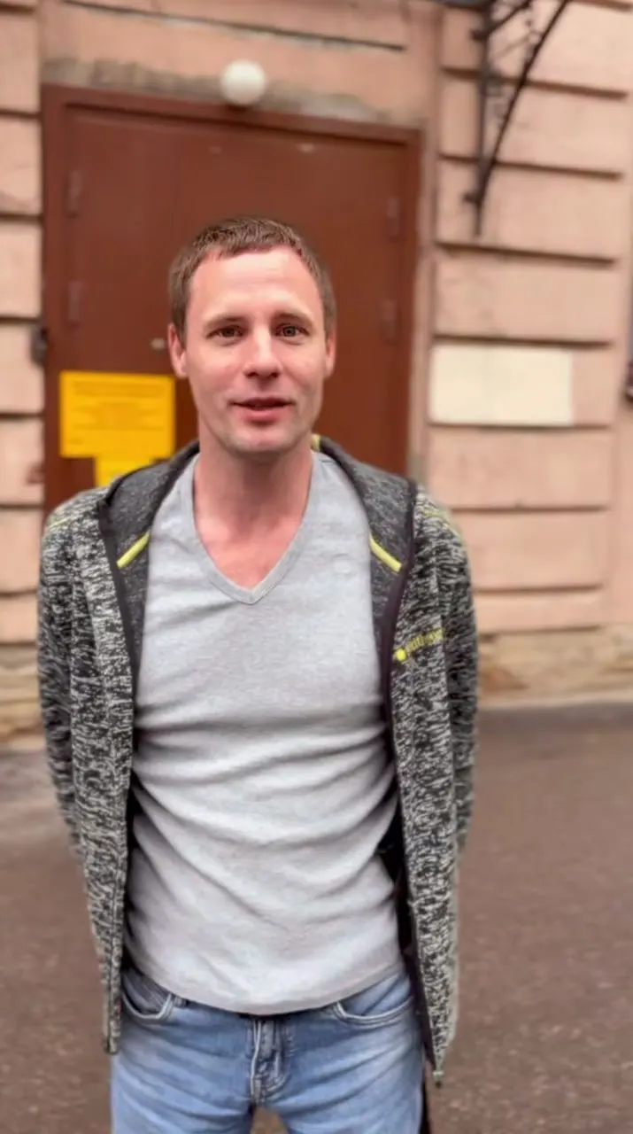 Ленинский суд Санкт‑Петербурга 15 мая в третий раз отправил в полицию протокол о демонстрации «экстремистской» символики в отношении юриста и правозащитника Никиты Сорокина. По состоянию на 17 мая дело должно быть прекращено из‑за истечения срока привлечения к ответственности.
