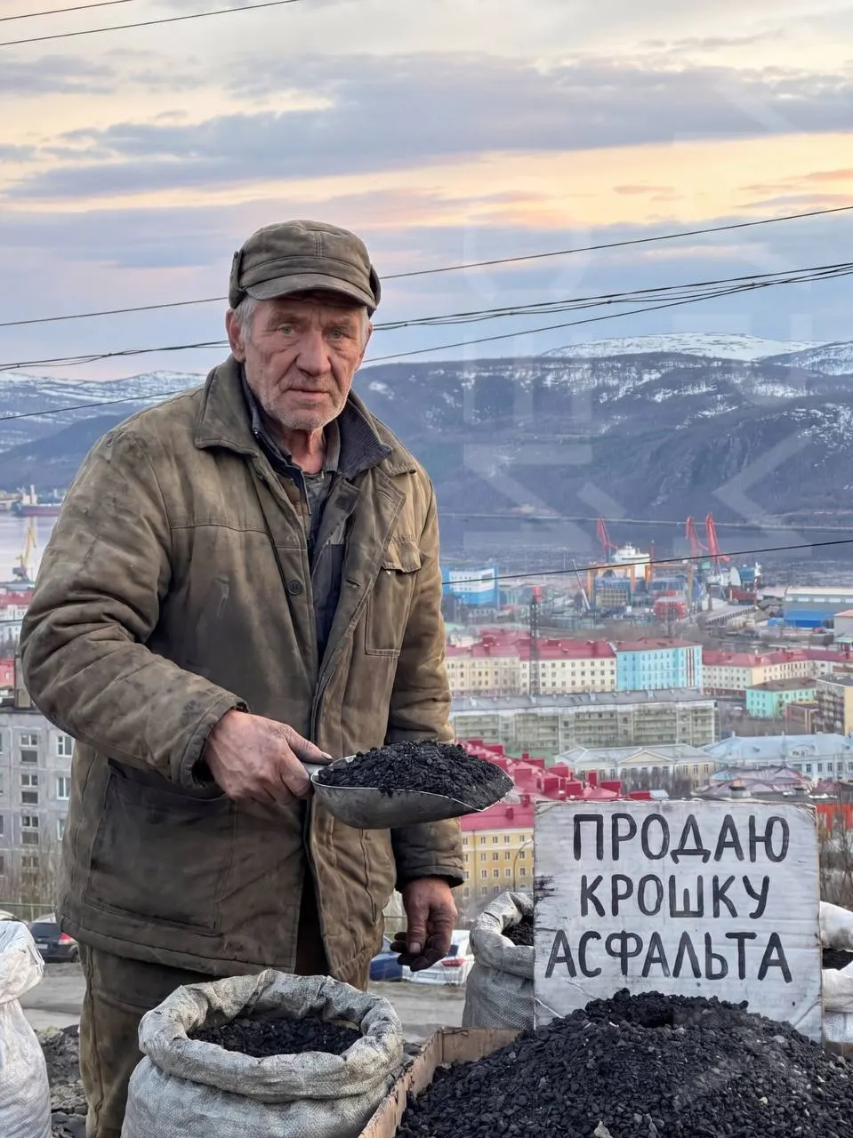 Муниципальное предприятие в Мурманске выставило на продажу дроблёный асфальт по 770 рублей за тонну. Материал предлагают для парковок, тропинок и дворов — местные сомневаются в долговечности такого решения.