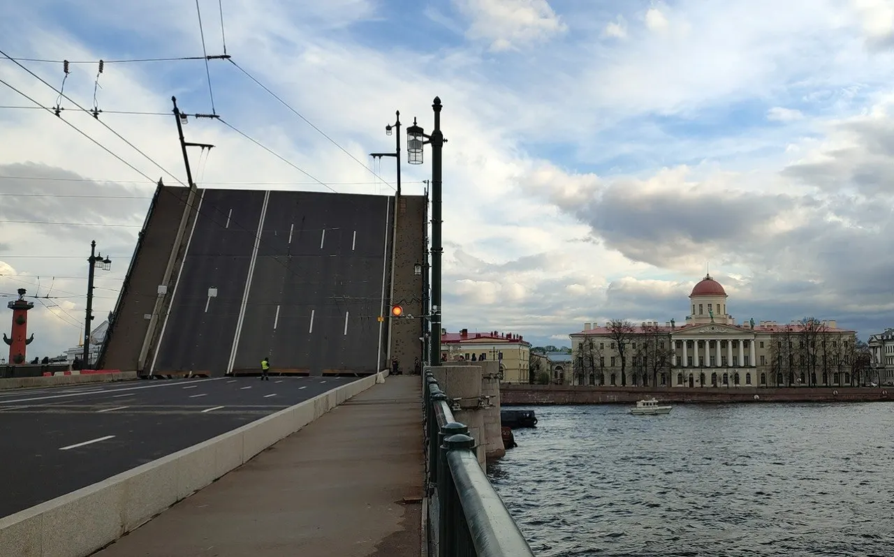 Губернатор подписал постановление: ряд мостов в пределах Петербурга и Пушкина получили названия в честь поэта Гавриила Державина, воспитанников Валаамской школы, героев Дороги жизни и других выдающихся личностей.