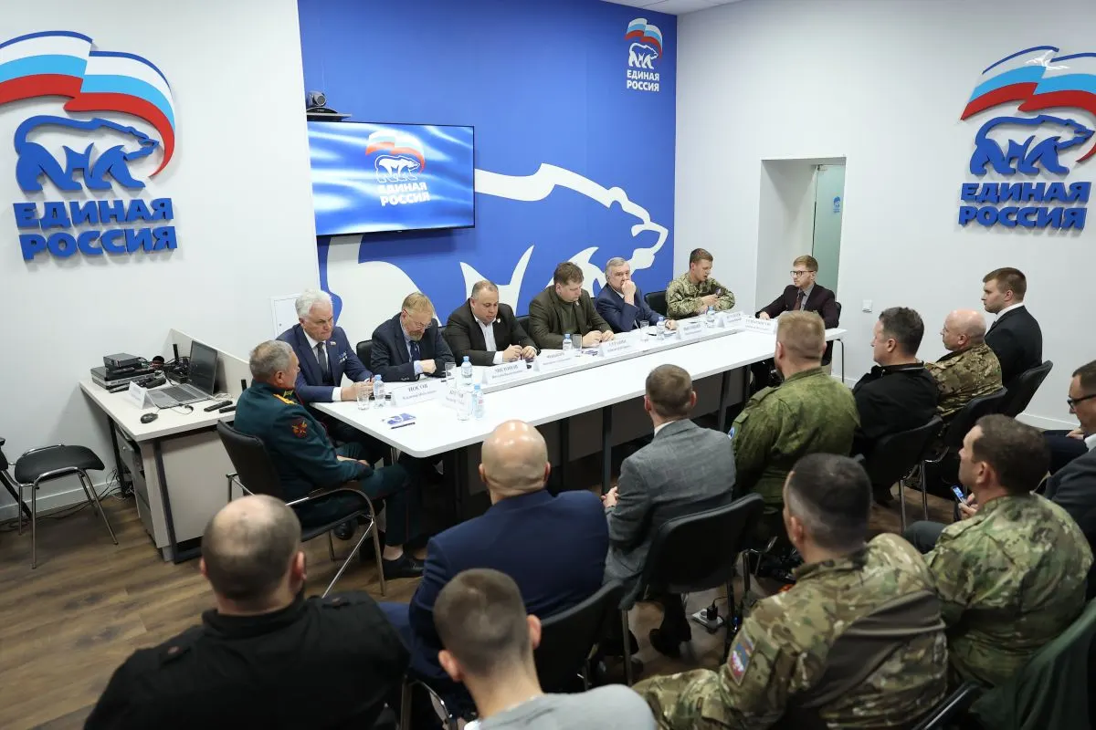 Сотрудники трёх государственных театров рассказали, что руководители уговаривали их зарегистрироваться и проголосовать на праймериз «Единой России», в некоторых коллективах пересылали списки кандидатов.