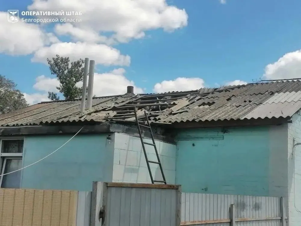 В трёх регионах России зафиксированы налёты беспилотников: горят поезд и жилые дома, проводится эвакуация, обстоятельства и последствия уточняются.