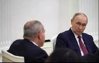 Маркетплейсы временно остановили размещение армянских товаров без подробных объяснений; позже Wildberries связал это с новыми таможенными требованиями, а Роспотребнадзор заблокировал партию воды «Джермук».