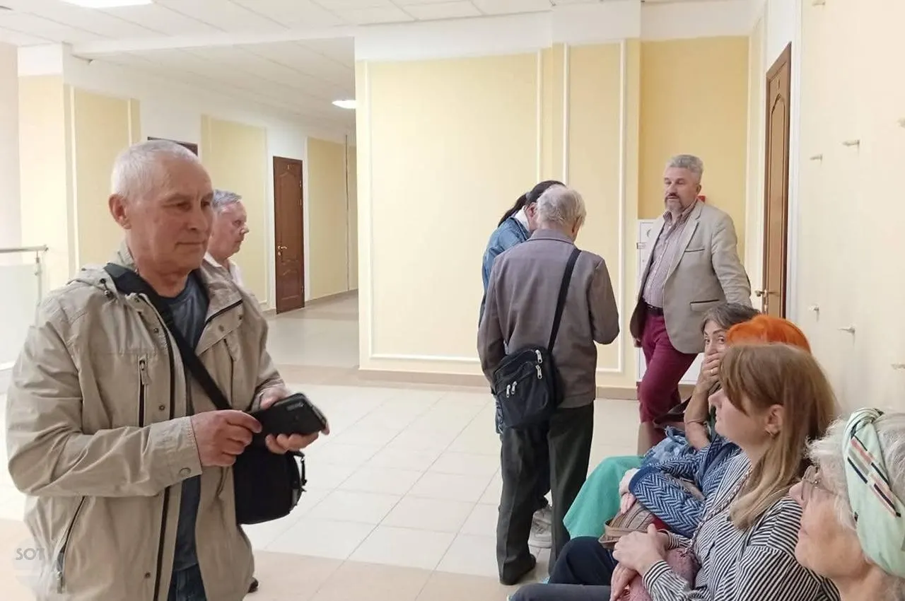 Суд в Калининграде оставил под стражей правозащитницу Марию Бонцлер после переквалификации обвинения на статью о государственной измене. Защита заявляет о незаконном лишении медицинской помощи и намерена обжаловать решение.