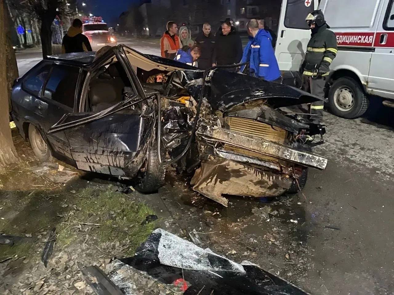 В 01:02 на Пролетарском проспекте в Кеми произошла авария — автомобиль получил серьёзные повреждения, один человек погиб. Причины и обстоятельства ДТП выясняются.