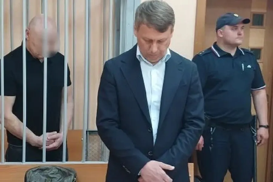 Суд установил, что 53‑летний мужчина и неустановленное лицо договорились о приобретении и доставке в Калининград 70 кг гашиша с целью сбыта; обвиняемому назначено лишение свободы.