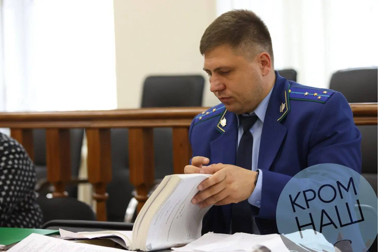 Прокурор заявил, что сначала необходимо допросить следователя, после чего он сформулирует позицию по ходатайству защиты о признании ряда доказательств оперативно-разыскных мероприятий недопустимыми.