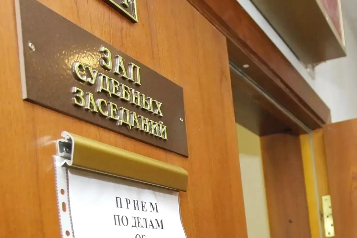 Официальная статистика фиксирует сотни приговоров по «шпионским» статьям; правозащитники считают, что реальные масштабы выше, а в 2025 году число приговоров стало рекордным.