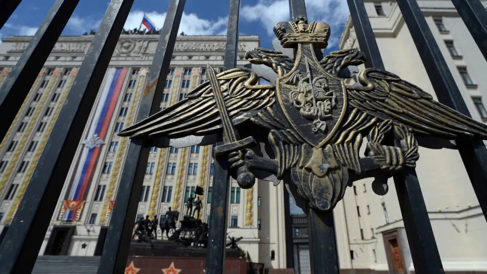 Военное ведомство предлагает напрямую передавать ему в распоряжение акции, землю, технику и здания национализированных компаний, занятых в строительстве и производстве стройматериалов, чтобы ускорить использование мощностей для гособоронзаказа.