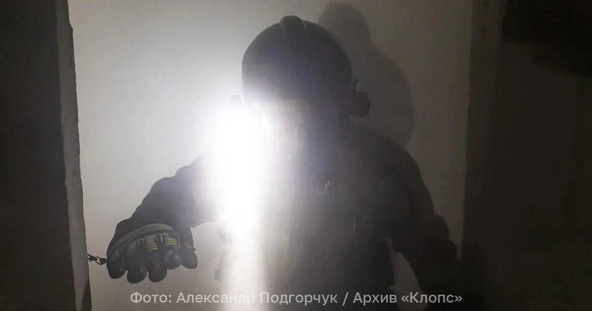 Вечером 22 июня в Центральном районе Калининграда на третьем этаже трёхэтажного дома загорелась трёхкомнатная квартира. Огонь охватил комнату около 20 м², к тушению привлекли 17 человек и 4 спецмашины; один человек пострадал, ещё одного спасли.
