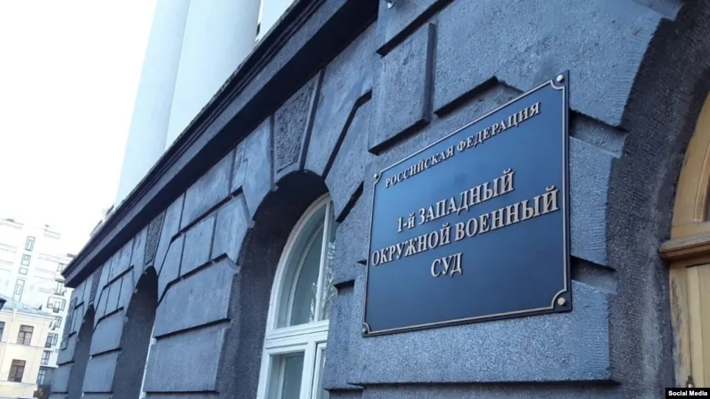 Первый западный окружной военный суд Петербурга приговорил мужчину к 20 годам лишения свободы за изнасилование и убийство 43‑летней женщины в феврале 2025 года. Суд признал его виновным также в краже, дезертирстве и самовольном оставлении части.