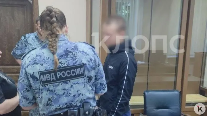 Суд признал 19‑летнего горожанина виновным в причинении тяжкого вреда здоровью подростка в ходе конфликта 5 октября 2025 года. Мальчик получил серьёзные черепно‑лицевые травмы.