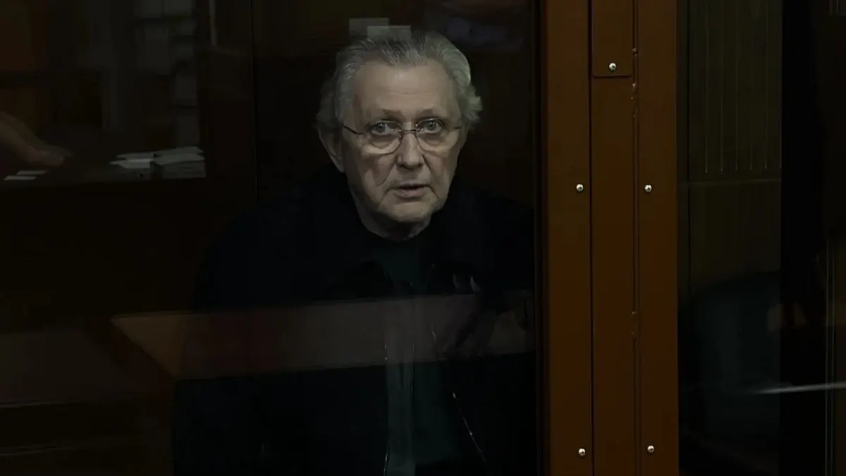 Анонимный источник сообщает о срочной госпитализации предпринимателя после задержания. О возможном диагнозе не сообщают; источник опроверг сведения о том, что он ждал ареста и встречал оперативников в сопровождении адвокатов.