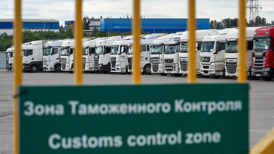 Правительство ввело переходный период для системы СПОТ — обязательный обеспечительный платёж в размере НДС и акцизов временно не требуется. Упрощённый порядок ввоза из стран ЕАЭС продлён до конца августа.