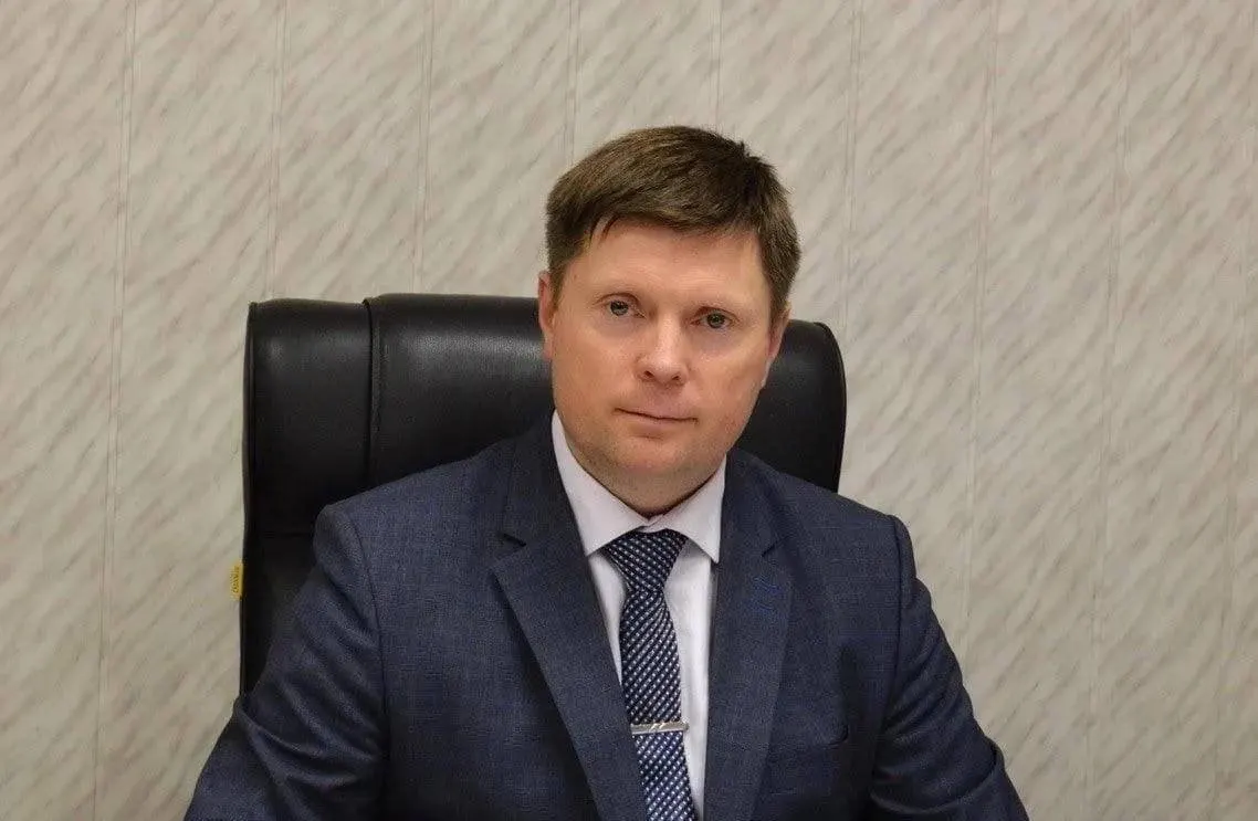 Виталий Дианов, возглавлявший Холмогорский округ с 2024 года, подтвердил, что 24 июня — его последний рабочий день; причины ухода не раскрываются.
