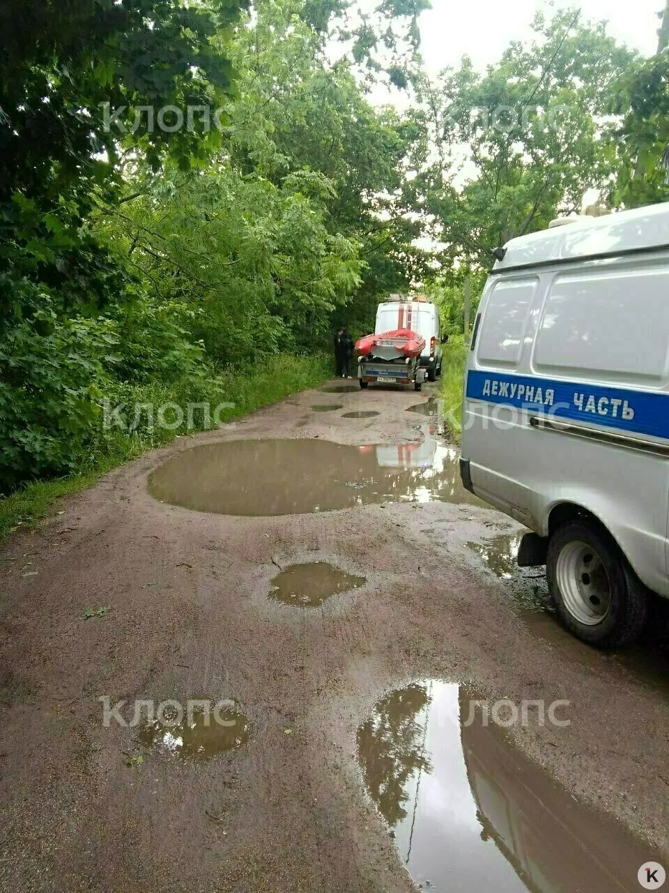 Тело обнаружили около «Кикбокс арены» на Аллее Смелых. На месте работают спасатели, причины и обстоятельства происшествия уточняются.