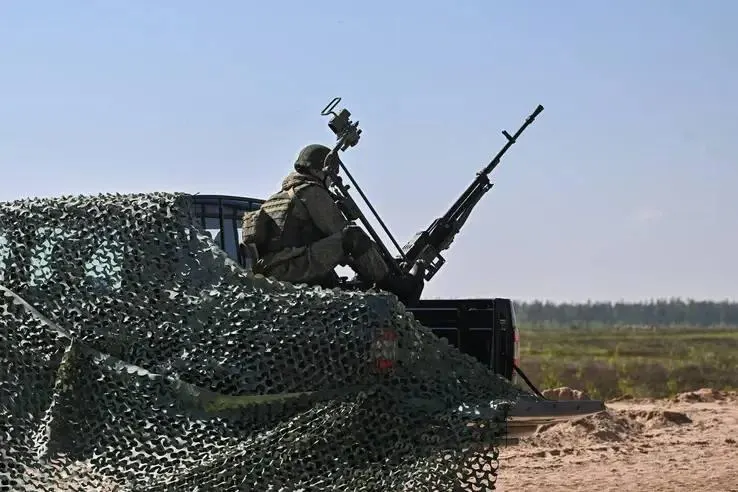 В Ленобласти сформированы мобильные огневые группы для отражения атак дронов. В них входят военные, сотрудники охраняемых объектов и добровольцы, но многие опытные контрактники отказываются из‑за низких выплат и проблем с прохождением медкомиссии.