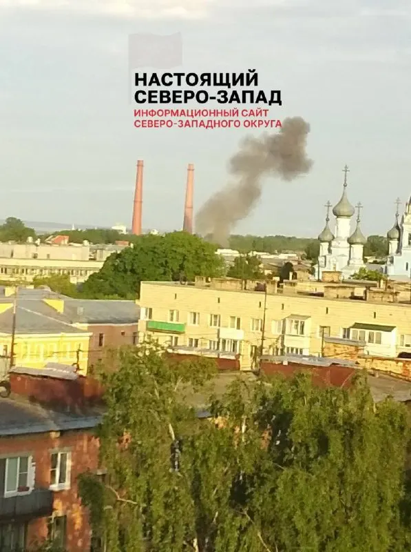 В Ленинградской области после серии ударов беспилотников зафиксированы пожары. Губернатор сообщил о 72 сбитых БПЛА. Работники флота и портов требуют как минимум 12% повышения зарплат.