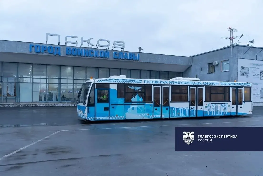 Проект предусматривает обновление перрона и рулёжной дорожки, обустройство площадки для противообледенительной обработки и модернизацию инженерных коммуникаций. После работ аэропорт сможет принимать МС‑21, Superjet 100 и Boeing 737‑800.