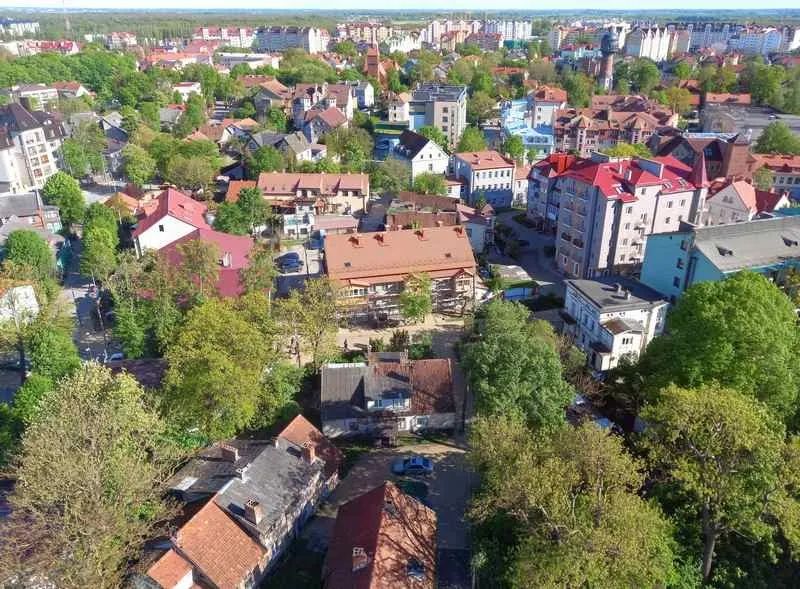 В июле проживание в прибрежных городах Калининградской области оказалось одним из самых дорогих в стране: средние тарифы местами приближаются к девяти тысячам рублей за ночь.