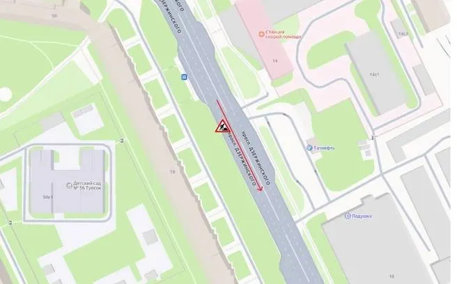 В Архангельске ограничено движение на нескольких участках из‑за аварийных и ремонтных работ. Список адресов и сроки перекрытий ниже.