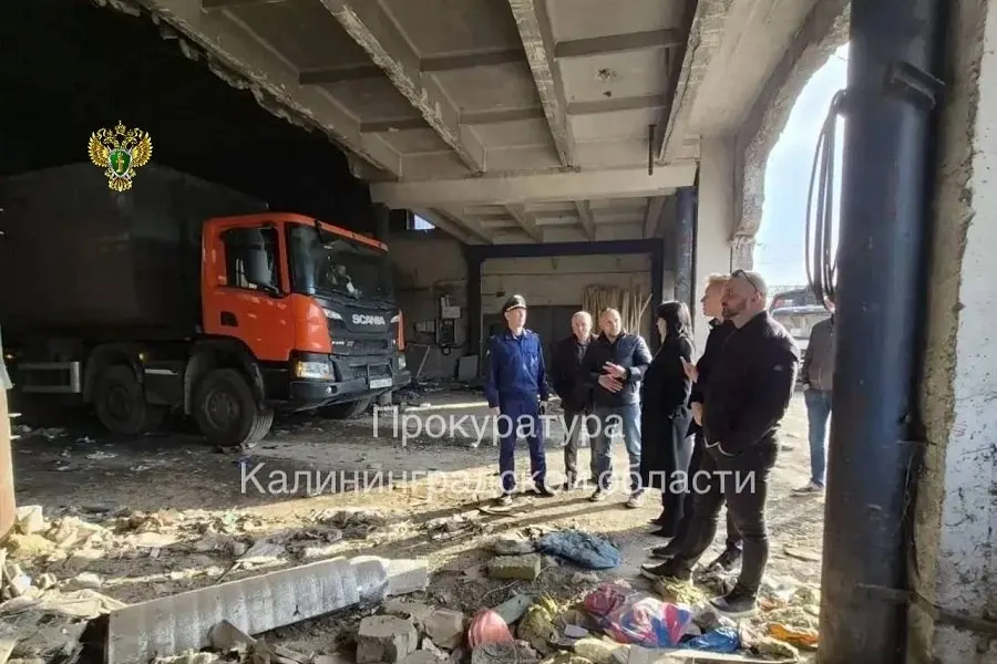Проверка природоохранной прокуратуры обнаружила незаконное накопление мусора и загрязнение территории на перегрузочной станции в Калининграде; руководству внесено представление, нарушения устраняют.