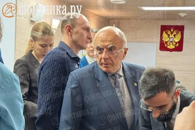 Александр Запесоцкий, проработавший ректором всего несколько дней, перешёл на должность советника в Федерации профсоюзов в Москве. Новым ректором стала Лариса Пасешникова.