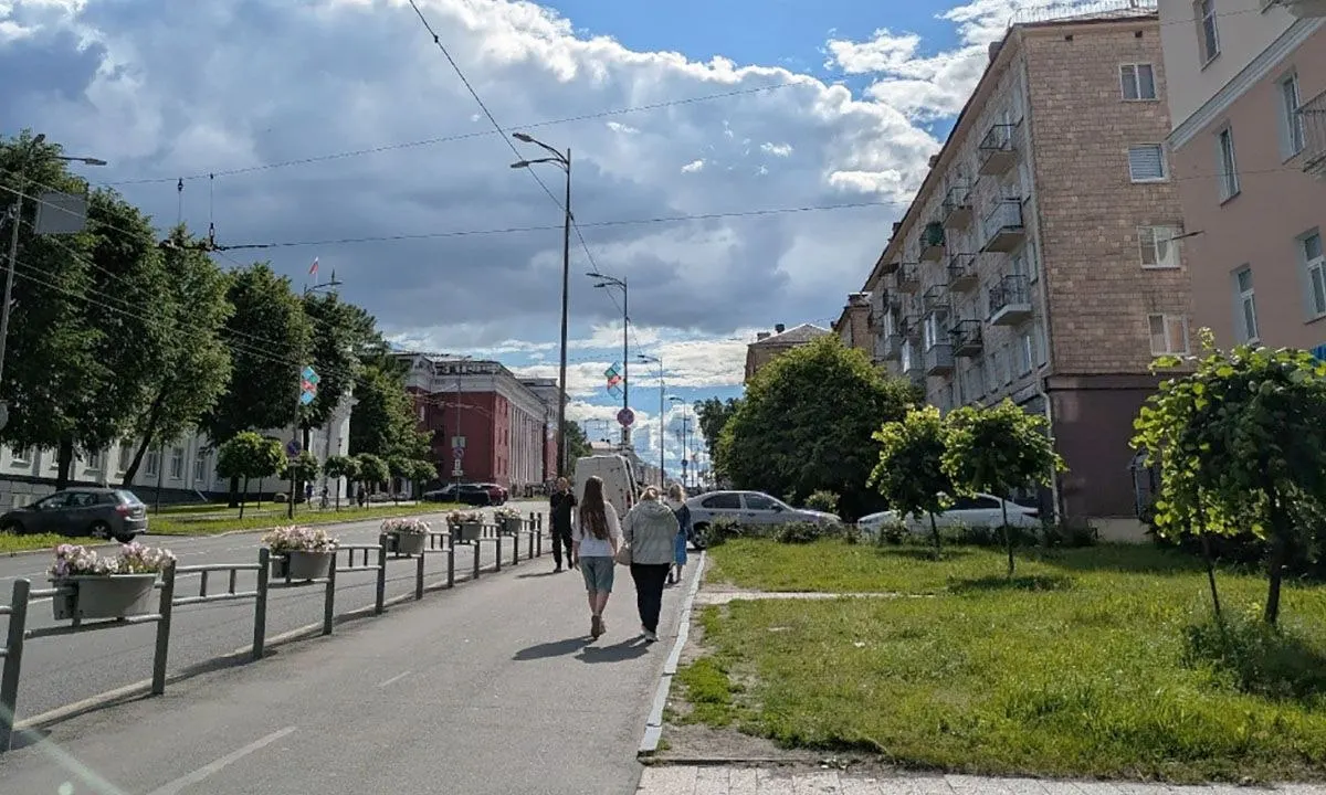 Погода тёплая: днём до +25°С, ночами +7…+12°С. В отдельных районах возможны кратковременные дожди и грозы.