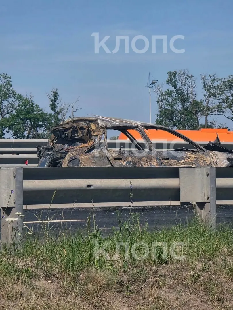 Авария произошла около 10:15 29 июня: по словам очевидцев, грузовик и Audi столкнулись, легковой автомобиль загорелся и выгорел. Пожар потушили, на месте работали ГАИ и МЧС, причины и информация о пострадавших уточняются.