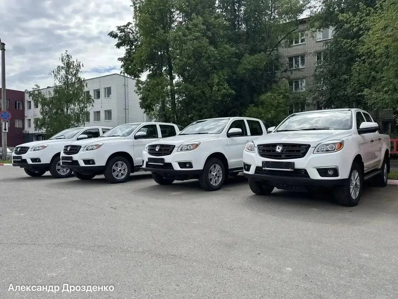 Ленинградская область передала полиции четыре автомобиля Sollers ST6 для охраны портовой инфраструктуры от атак беспилотников; с начала года регион передал уже 18 машин для защиты стратегических объектов.