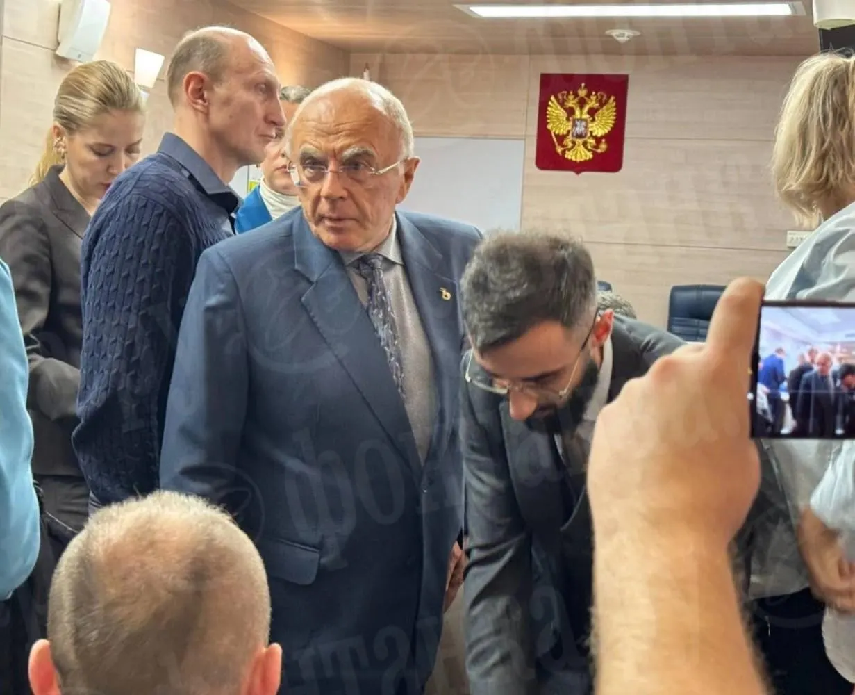 Арбитраж отменил обеспечительные меры по делу о национализации имущества вуза. Александр Запесоцкий восстановлен в должности ректора, в университете рассчитывают вернуть нормальную работу и провести приёмную кампанию после периода задержек зарплат и смены руководства.