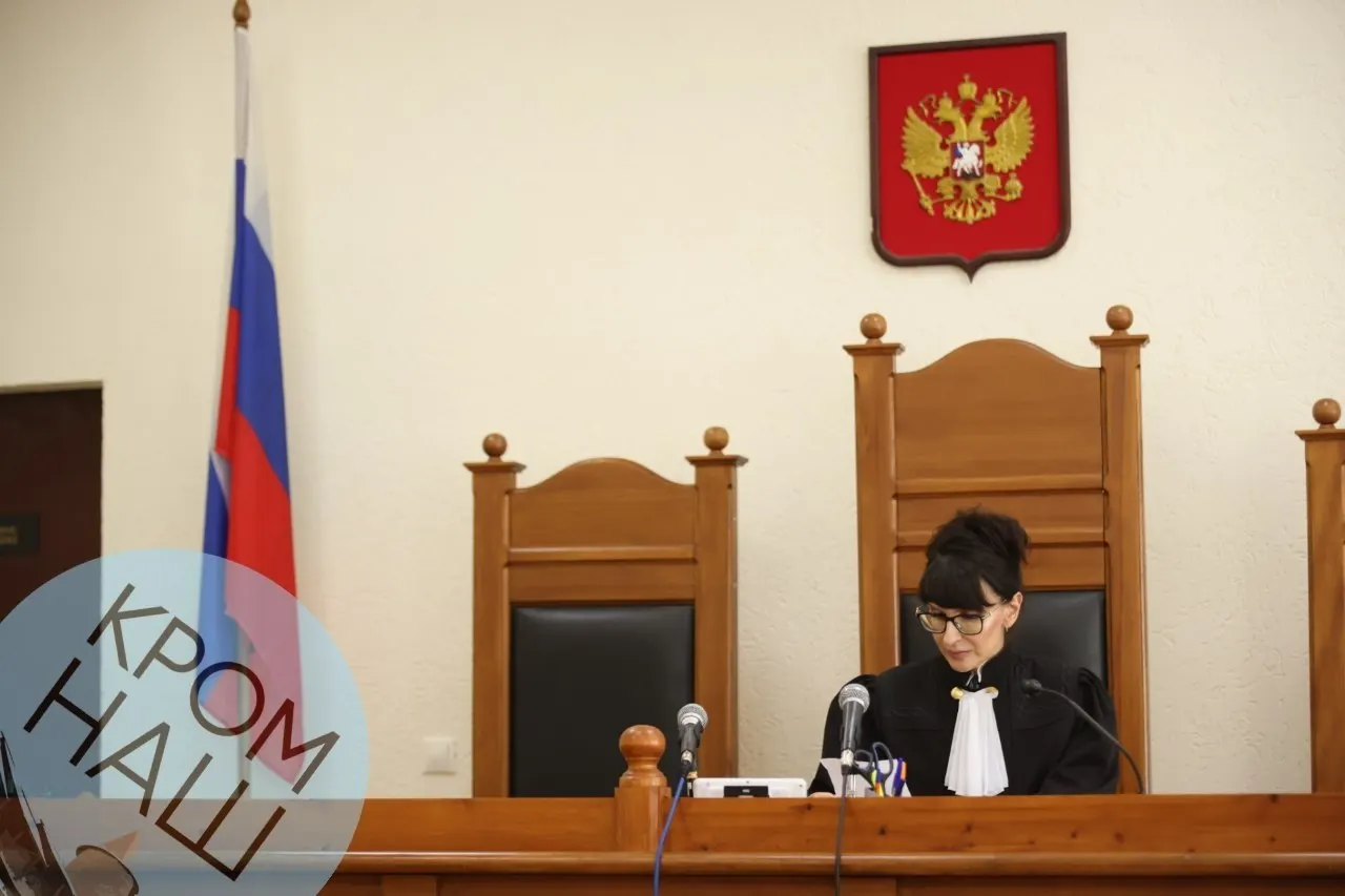 Судья Ирина Васильева удалилась в совещательную комнату; прокурор просит продлить домашний арест, срок которого истекает 29 июня, защита оставляет решение за судом.
