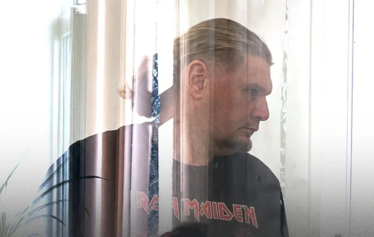 Мужчина пропал в день оглашения приговора по делу об оправдании терроризма; его тело обнаружили в лесу, по предварительным данным причиной смерти стали проблемы с сердцем.