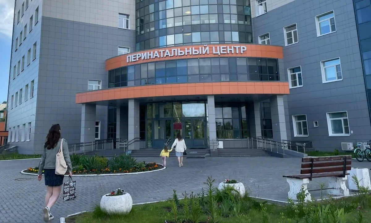 Акушерский стационар будет закрыт минимум на 14 дней для плановой дезинфекции — партнёрские роды отменены с 11 по 25 июня, сообщили в республиканском перинатальном центре.