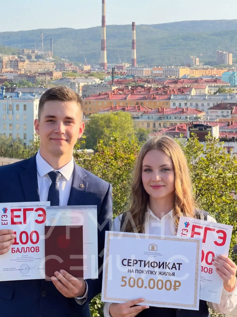 В регионе предложили выдавать жилищный сертификат в 500 000 ₽ выпускникам, набравшим 100 баллов на ЕГЭ. Помощь будет доступна при поступлении в Мурманский арктический университет или при обучении вне региона по целевому договору с работодателем из Мурманской области.