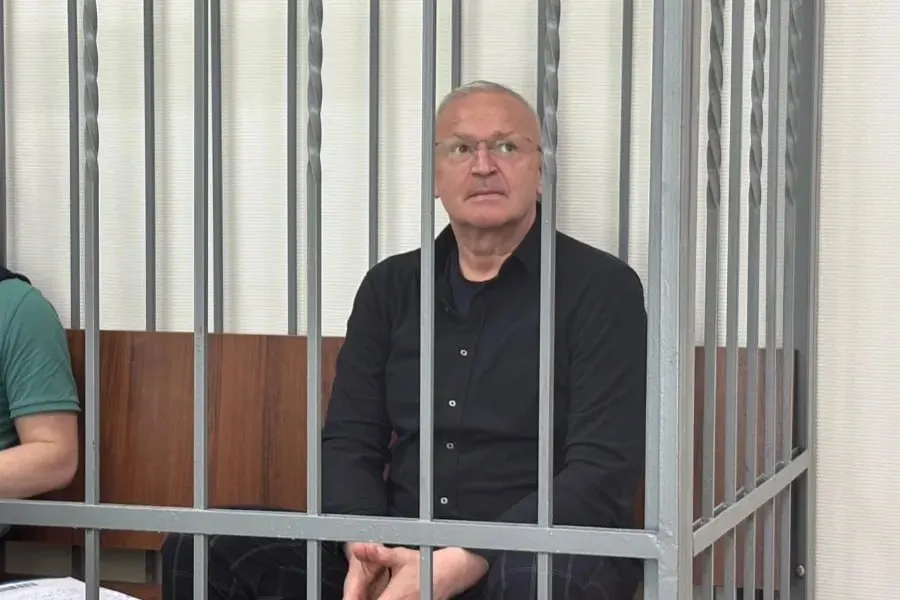 На заседании 15 июня защита экс‑главы администрации Балтийска попросила провести экспертизу записи, где якобы фиксируется передача 575 тысяч рублей.