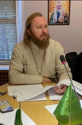 В 32 субъектах утверждены законы о запрете склонения к аборту, ещё в 41 регионе такая инициатива выносится на обсуждение. Около половины частных клиник заявили об отказе от проведения абортов. Религиозные деятели предлагают закрепить особый правовой статус эмбриона, тогда как эксперты и юристы призывают к социальной поддержке семей и напоминают о действии федерального законодательства.